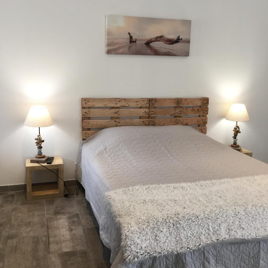Mas D'Auzieres Bed & Breakfast Saint-Gilles  Bagian luar foto