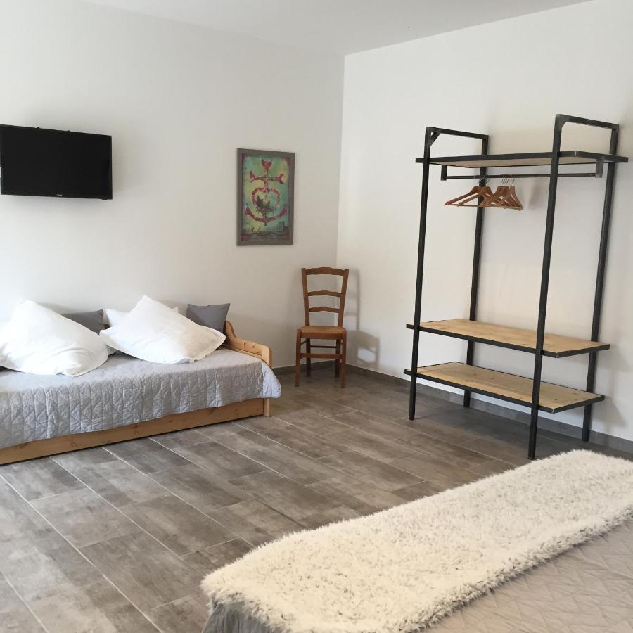 Mas D'Auzieres Bed & Breakfast Saint-Gilles  Bagian luar foto