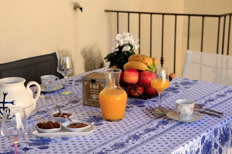 Mas D'Auzieres Bed & Breakfast Saint-Gilles  Bagian luar foto